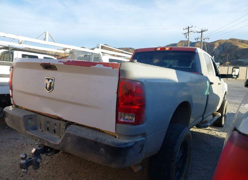 Photo 4 of 2018 Ram 2500 TRADESMAN 4X4 8' BOX (VIN 3C6TR5HTXJG282702)