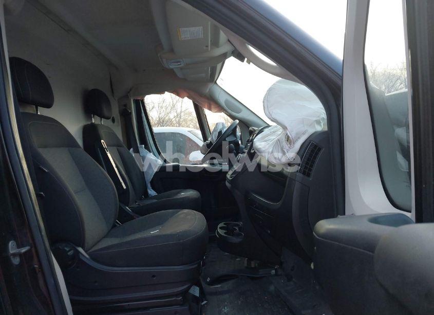 Photo 5 of 2018 Ram Promaster 2500 HIGH ROOF 159 WB (VIN 3C6TRVDG4JE116695)