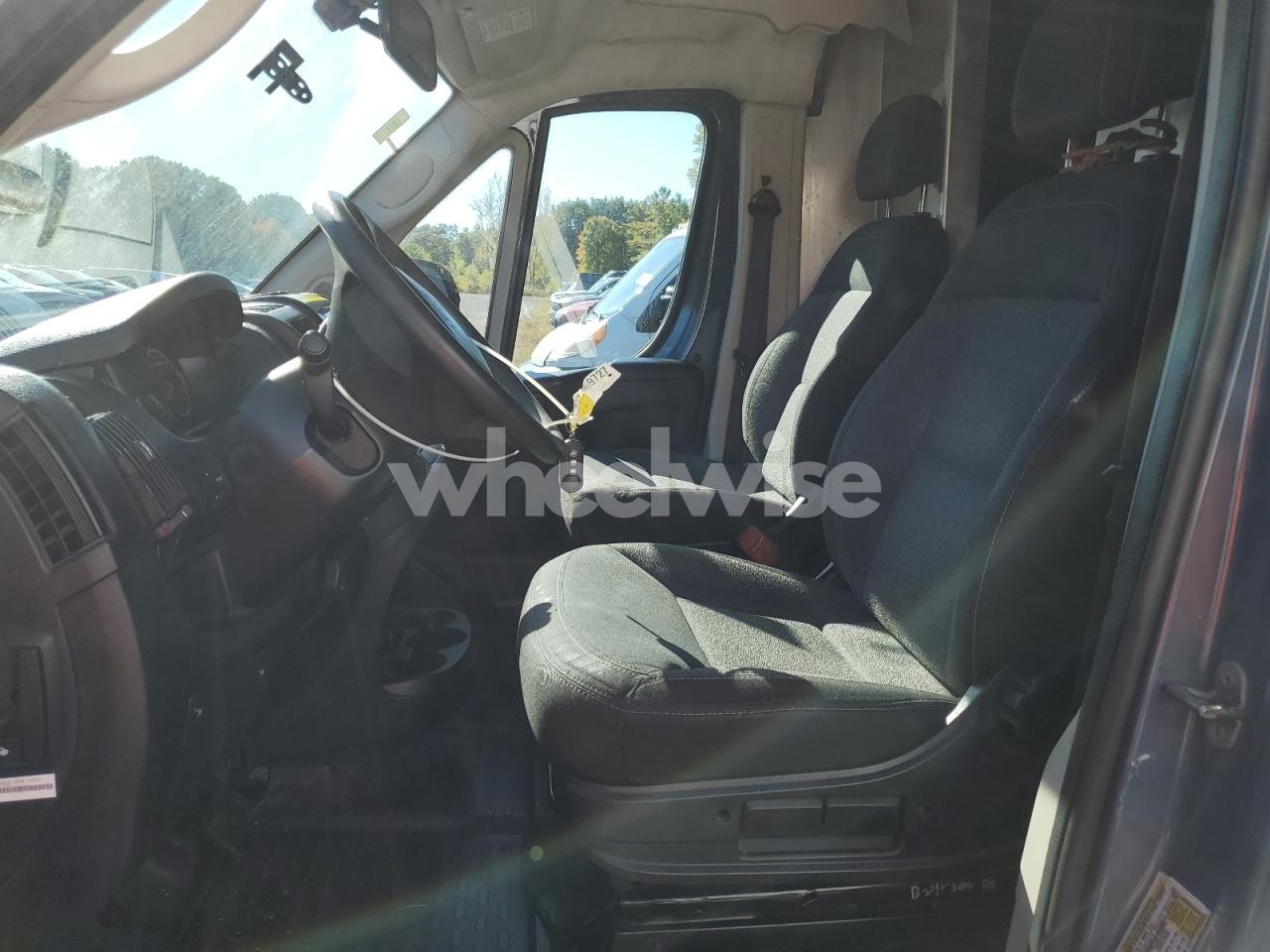 Photo 7 of 2019 RAM PROMASTER 2500 2500 HIGH (VIN 3C6TRVDG9KE514700)