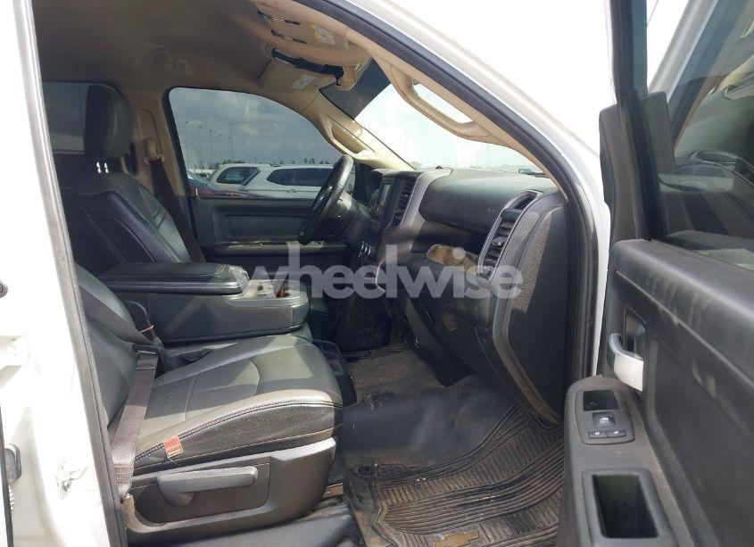 Photo 5 of 2019 Ram 2500 TRADESMAN 4X2 8' BOX (VIN 3C6UR4HJ0KG603838)