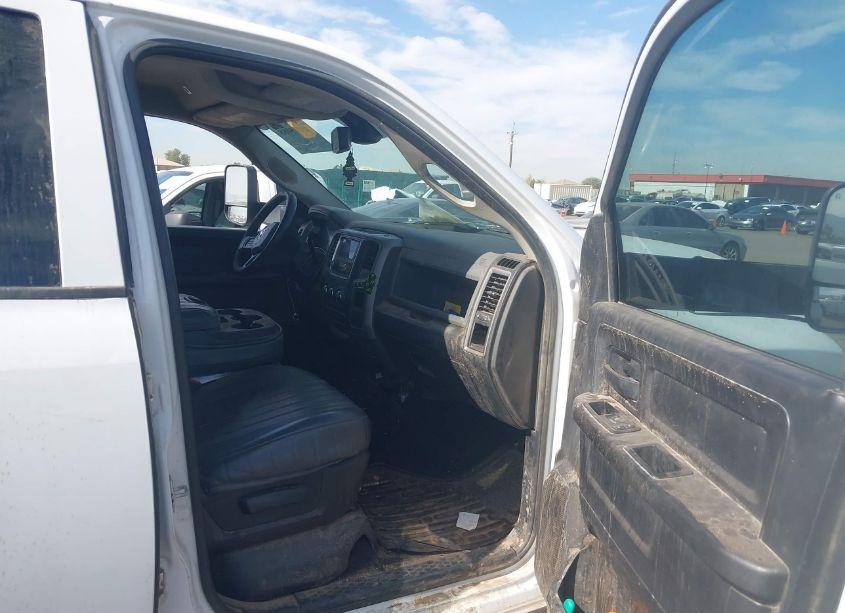 Photo 5 of 2018 Ram 2500 TRADESMAN 4X2 8' BOX (VIN 3C6UR4HJ5JG211162)