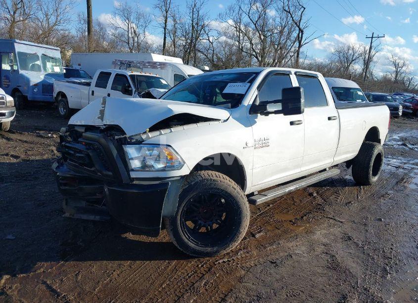 Photo 2 of 2018 Ram 2500 TRADESMAN 4X2 8' BOX (VIN 3C6UR4HL6JG125201)