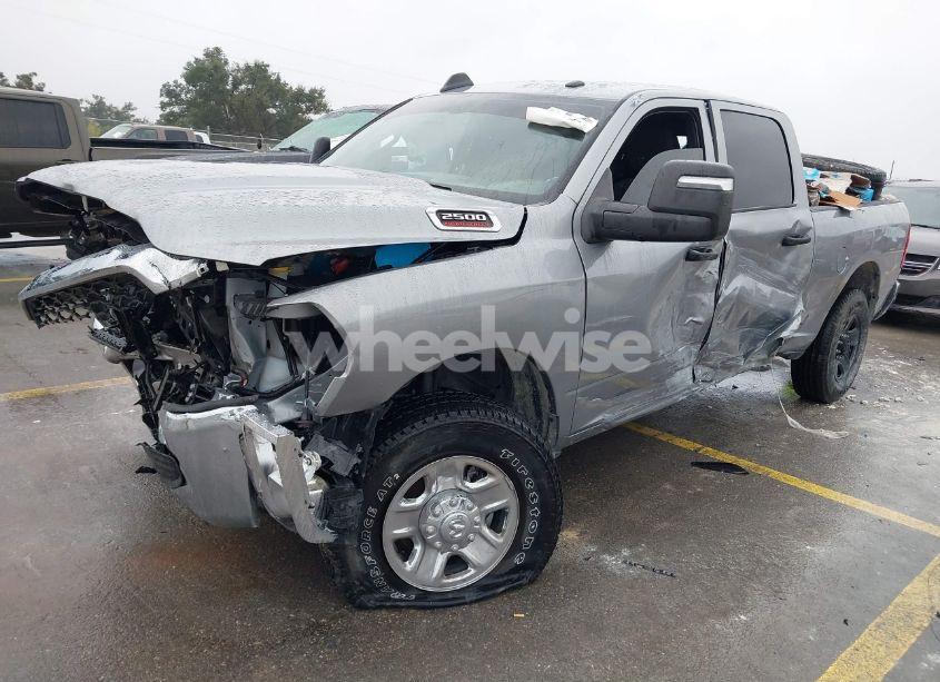 Photo 2 of 2024 Ram 2500 (VIN 3C6UR5CJ0RG330553)