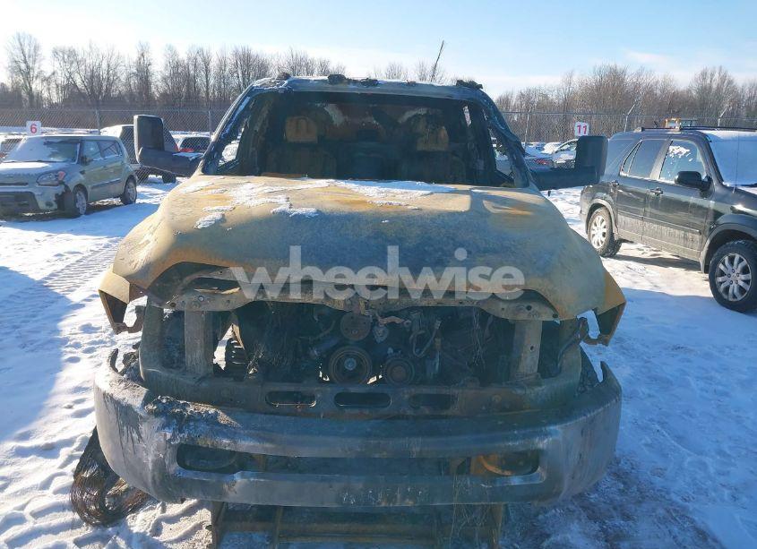 Photo 6 of 2017 Ram 2500 TRADESMAN 4X4 6'4 BOX (VIN 3C6UR5CJ2HG692964)