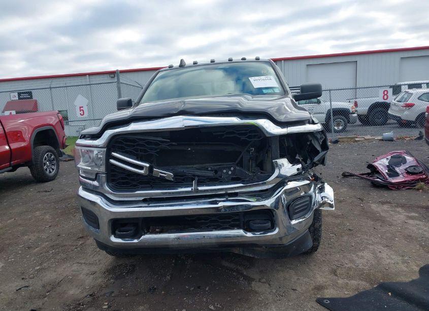 Photo 12 of 2019 Ram 2500 TRADESMAN 4X4 6'4 BOX (VIN 3C6UR5CJ5KG598956)