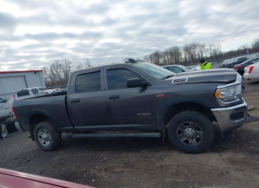 Photo 13 of 2019 Ram 2500 TRADESMAN 4X4 6'4 BOX (VIN 3C6UR5CJ5KG598956)