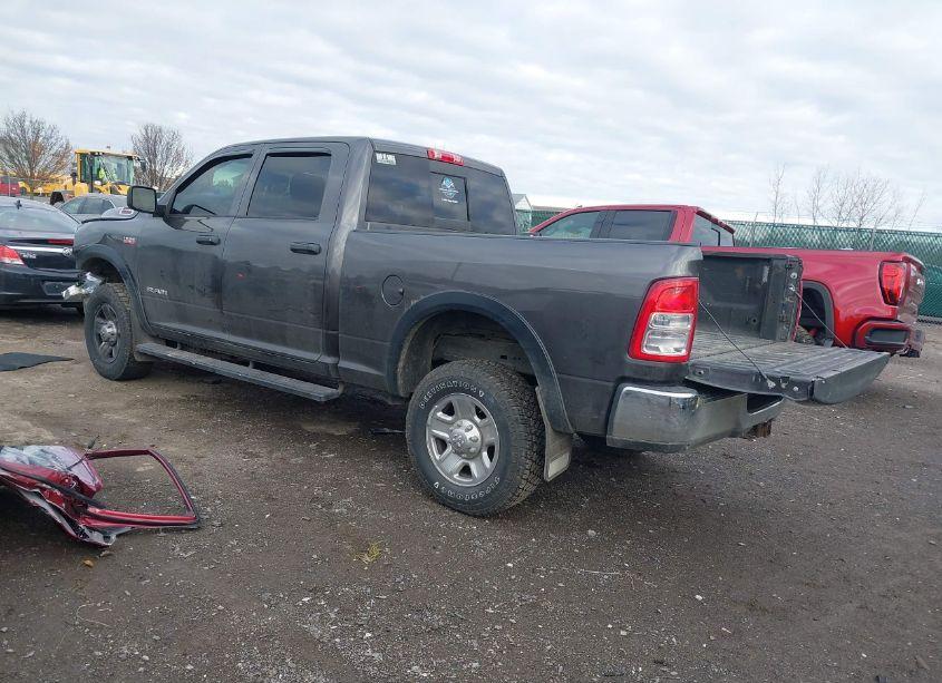 Photo 3 of 2019 Ram 2500 TRADESMAN 4X4 6'4 BOX (VIN 3C6UR5CJ5KG598956)