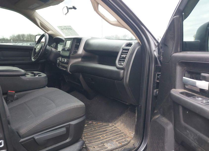 Photo 5 of 2019 Ram 2500 TRADESMAN 4X4 6'4 BOX (VIN 3C6UR5CJ5KG598956)