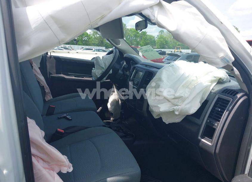 Photo 5 of 2018 Ram 2500 TRADESMAN 4X4 6'4 BOX (VIN 3C6UR5CJ6JG276003)