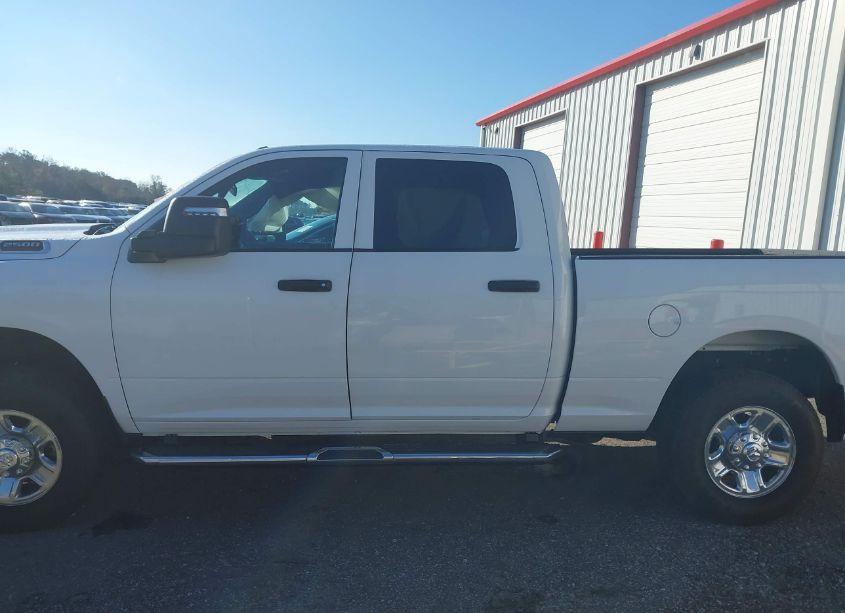 Photo 14 of 2024 Ram 2500 TRADESMAN 4X4 6'4 BOX (VIN 3C6UR5CJ6RG115131)