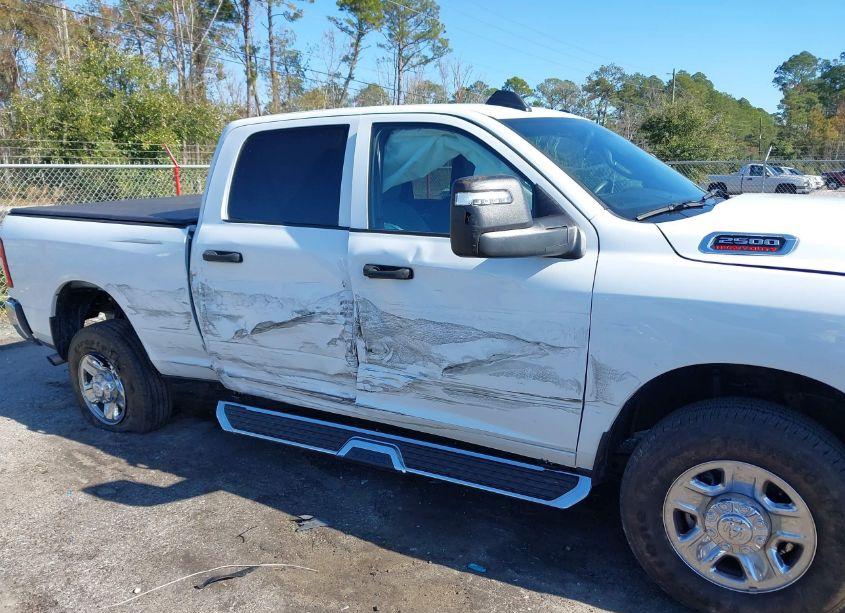 Photo 6 of 2024 Ram 2500 TRADESMAN 4X4 6'4 BOX (VIN 3C6UR5CJ6RG115131)