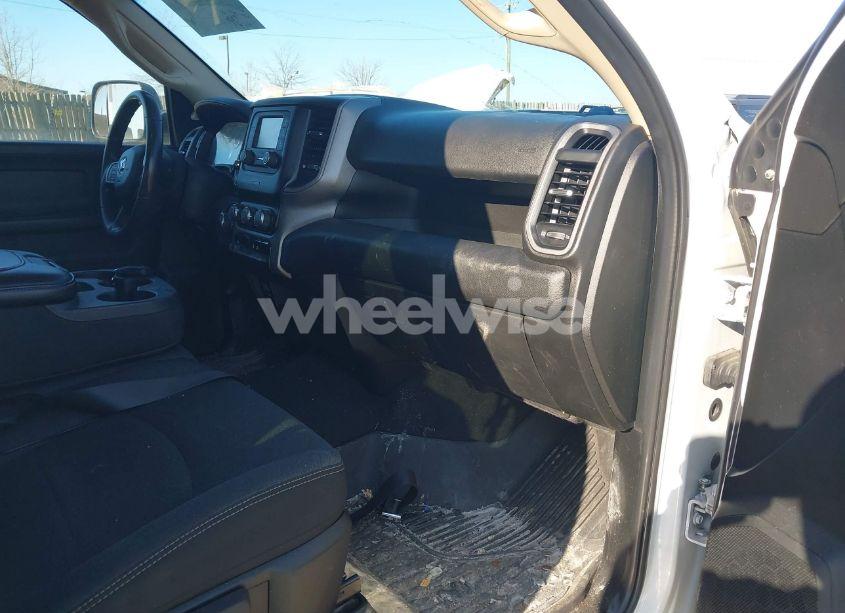 Photo 5 of 2019 Ram 2500 TRADESMAN 4X4 6'4 BOX (VIN 3C6UR5CJXKG590738)