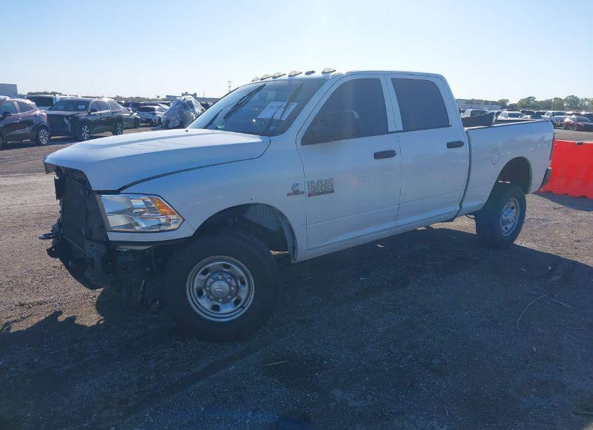 Photo 2 of 2018 Ram 2500 TRADESMAN 4X4 6'4 BOX (VIN 3C6UR5CL1JG257067)