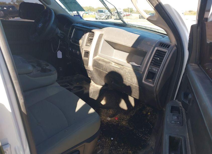 Photo 5 of 2018 Ram 2500 TRADESMAN 4X4 6'4 BOX (VIN 3C6UR5CL1JG257067)