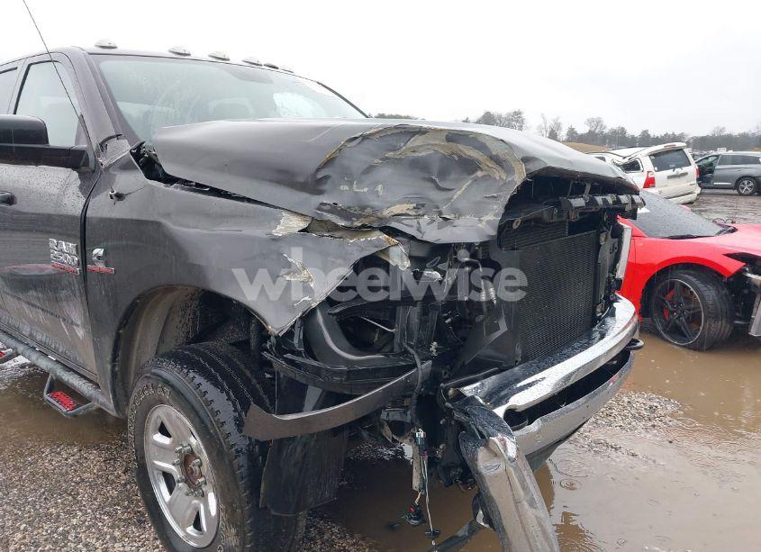 Photo 6 of 2018 Ram 2500 TRADESMAN 4X4 6'4 BOX (VIN 3C6UR5CL2JG357114)