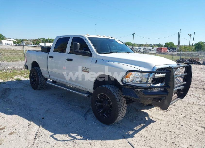 2018 Ram 2500 TRADESMAN 4X4 6'4 BOX (VIN 3C6UR5CL3JG108739) main photo
