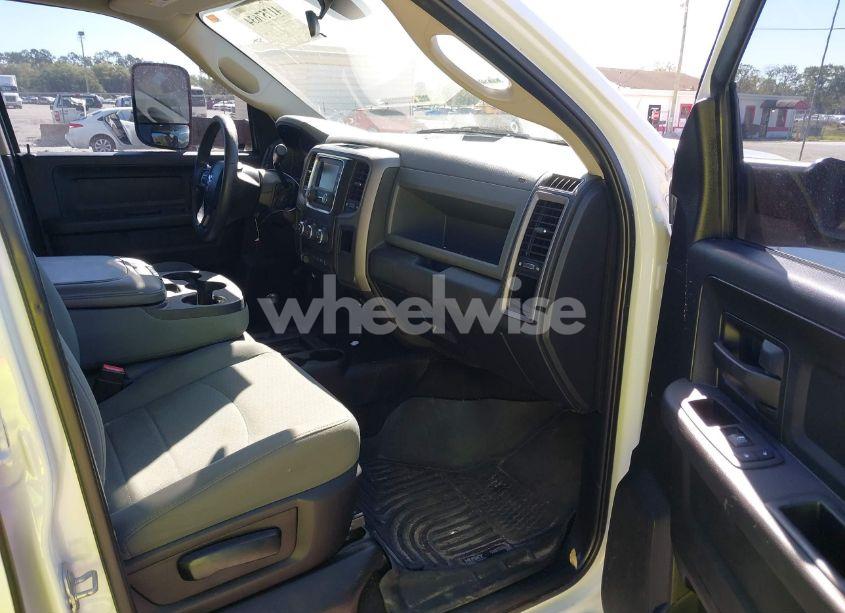 Photo 5 of 2018 Ram 2500 TRADESMAN 4X4 6'4 BOX (VIN 3C6UR5CL3JG108739)