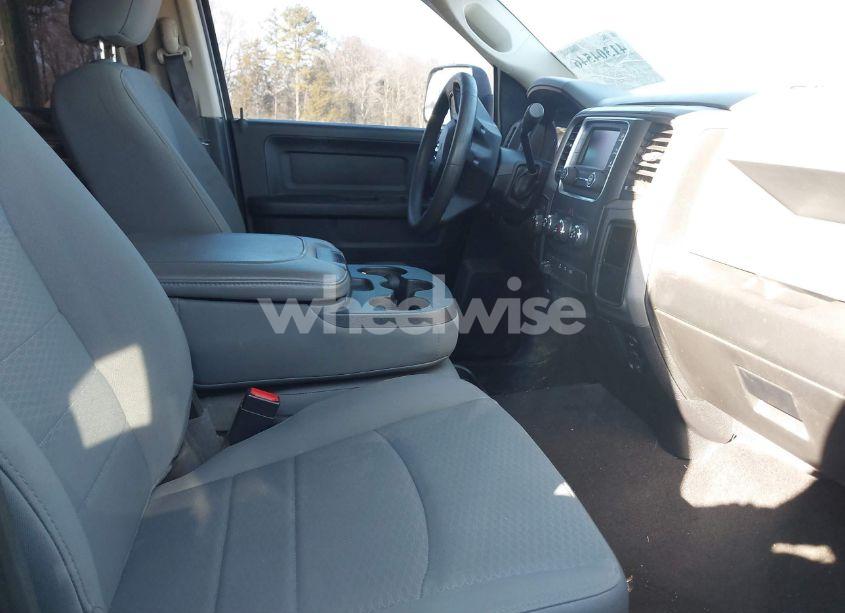 Photo 5 of 2018 Ram 2500 TRADESMAN 4X4 6'4 BOX (VIN 3C6UR5CL3JG135231)