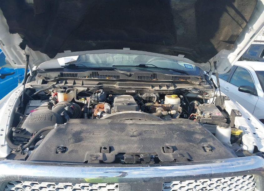 Photo 10 of 2018 Ram 2500 TRADESMAN 4X4 6'4 BOX (VIN 3C6UR5CL3JG333999)