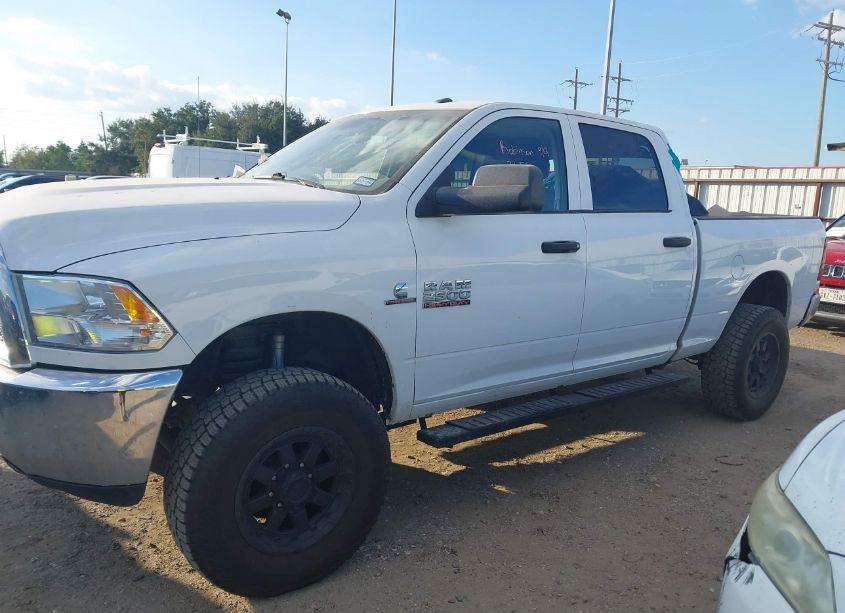 Photo 14 of 2018 Ram 2500 TRADESMAN 4X4 6'4 BOX (VIN 3C6UR5CL3JG333999)