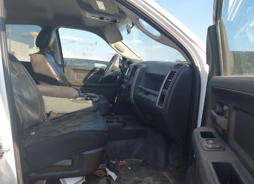 Photo 5 of 2018 Ram 2500 TRADESMAN 4X4 6'4 BOX (VIN 3C6UR5CL3JG333999)