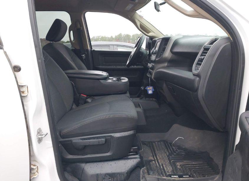 Photo 5 of 2019 Ram 2500 TRADESMAN 4X4 6'4 BOX (VIN 3C6UR5CL3KG557159)