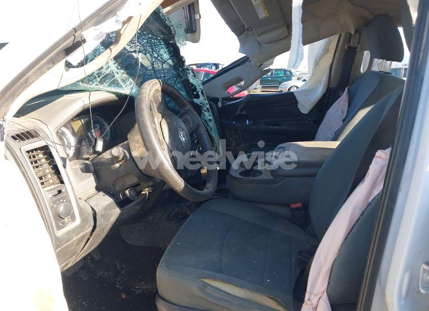 Photo 5 of 2018 Ram 2500 TRADESMAN 4X4 6'4 BOX (VIN 3C6UR5CL4JG137070)