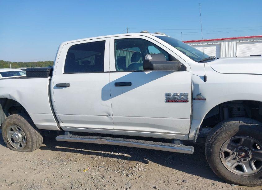 Photo 13 of 2018 Ram 2500 TRADESMAN 4X4 6'4 BOX (VIN 3C6UR5CL4JG366638)