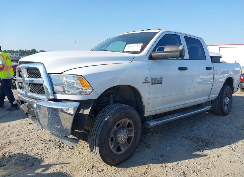 Photo 2 of 2018 Ram 2500 TRADESMAN 4X4 6'4 BOX (VIN 3C6UR5CL4JG366638)