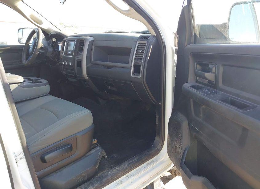 Photo 5 of 2018 Ram 2500 TRADESMAN 4X4 6'4 BOX (VIN 3C6UR5CL4JG366638)