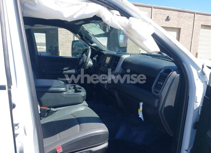 Photo 5 of 2024 Ram 2500 TRADESMAN 4X4 6'4 BOX (VIN 3C6UR5CL4RG223796)