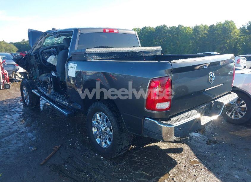 Photo 3 of 2016 Ram 2500 TRADESMAN (VIN 3C6UR5CL6GG264802)