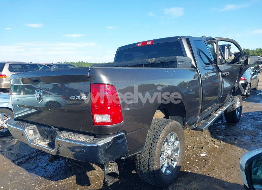 Photo 4 of 2016 Ram 2500 TRADESMAN (VIN 3C6UR5CL6GG264802)