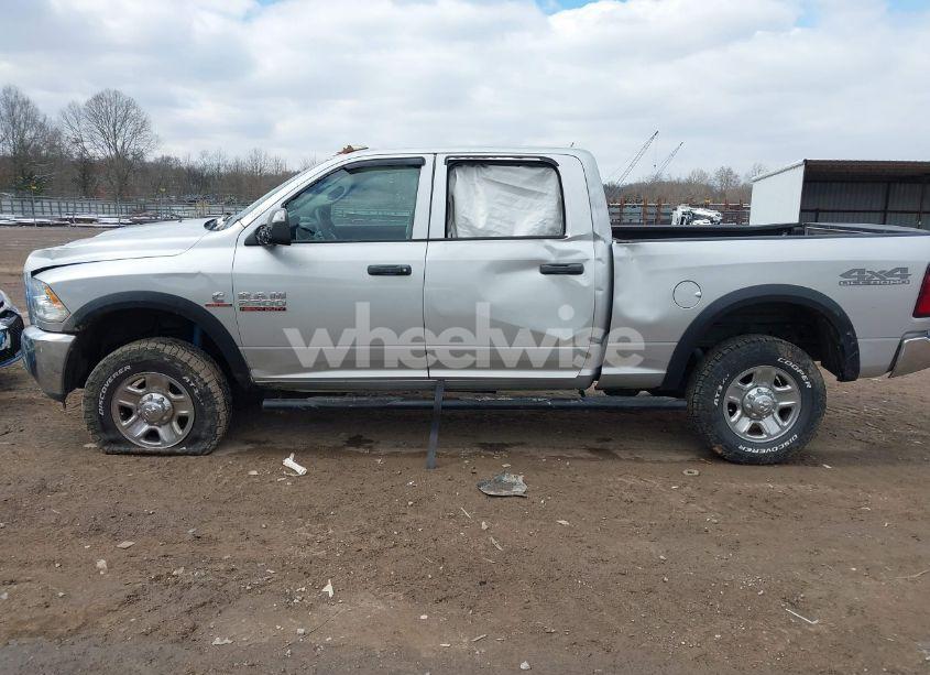 Photo 14 of 2018 Ram 2500 TRADESMAN 4X4 6'4 BOX (VIN 3C6UR5CL6JG160592)