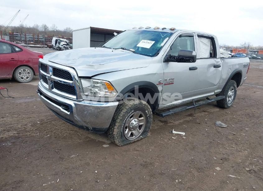 Photo 2 of 2018 Ram 2500 TRADESMAN 4X4 6'4 BOX (VIN 3C6UR5CL6JG160592)