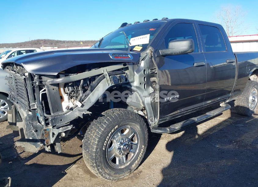 Photo 2 of 2022 Ram 2500 TRADESMAN 4X4 6'4 BOX (VIN 3C6UR5CL6NG224328)