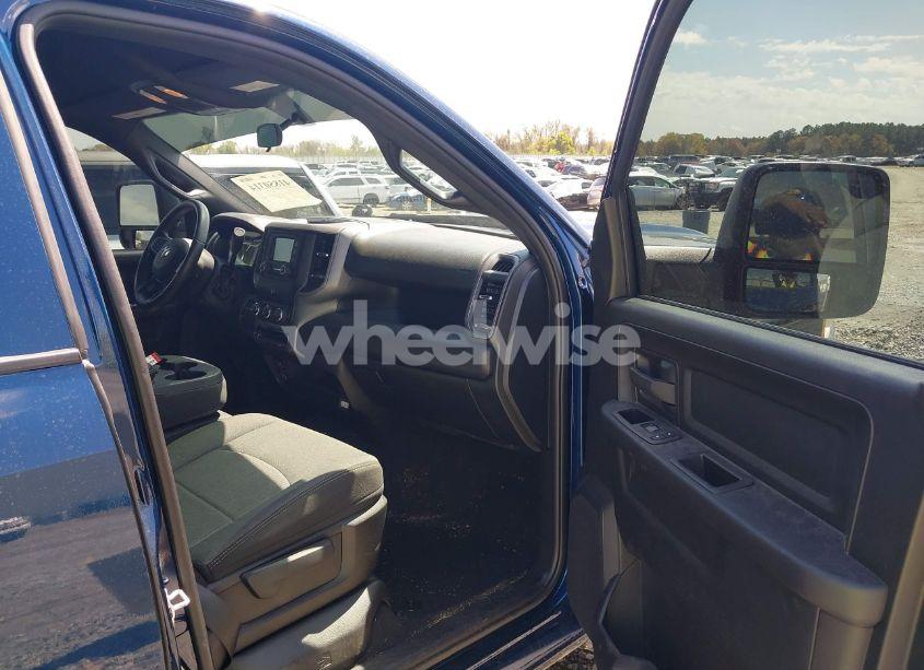 Photo 5 of 2024 Ram 2500 TRADESMAN 4X4 6'4 BOX (VIN 3C6UR5CL7RG390539)