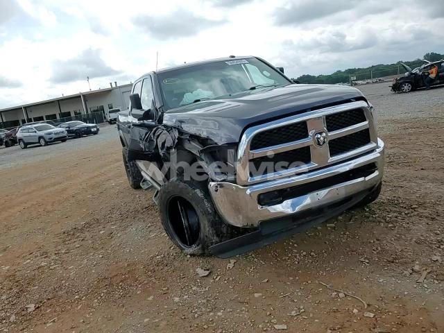 Photo 2 of 2018 RAM 2500 ST (VIN 3C6UR5CL9JG160876)