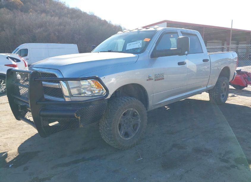 Photo 2 of 2018 Ram 2500 TRADESMAN 4X4 6'4 BOX (VIN 3C6UR5CL9JG164863)