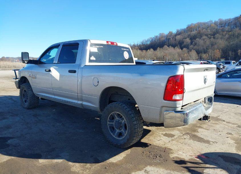 Photo 3 of 2018 Ram 2500 TRADESMAN 4X4 6'4 BOX (VIN 3C6UR5CL9JG164863)
