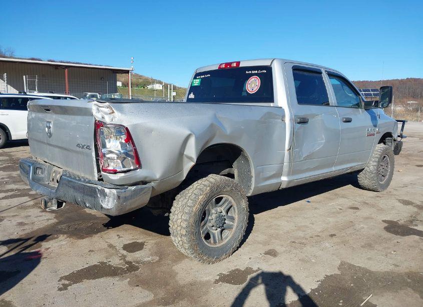 Photo 4 of 2018 Ram 2500 TRADESMAN 4X4 6'4 BOX (VIN 3C6UR5CL9JG164863)
