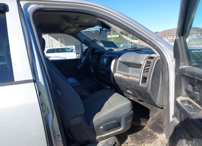 Photo 5 of 2018 Ram 2500 TRADESMAN 4X4 6'4 BOX (VIN 3C6UR5CL9JG164863)