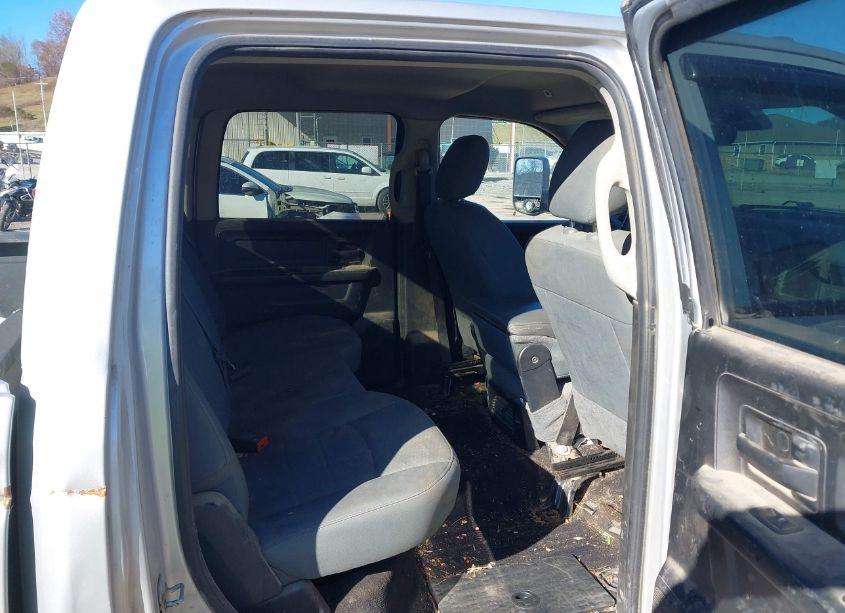 Photo 8 of 2018 Ram 2500 TRADESMAN 4X4 6'4 BOX (VIN 3C6UR5CL9JG164863)