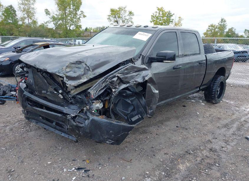 Photo 2 of 2018 Ram 2500 TRADESMAN 4X4 6'4 BOX (VIN 3C6UR5CLXJG223726)