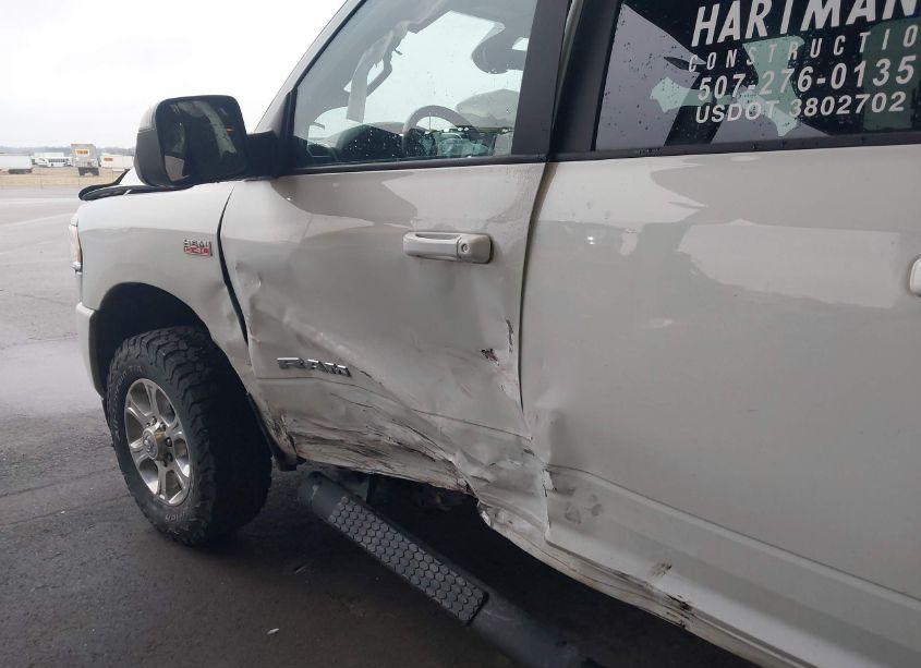 Photo 6 of 2019 Ram 2500 BIG HORN 4X4 6'4 BOX (VIN 3C6UR5DJ0KG698106)