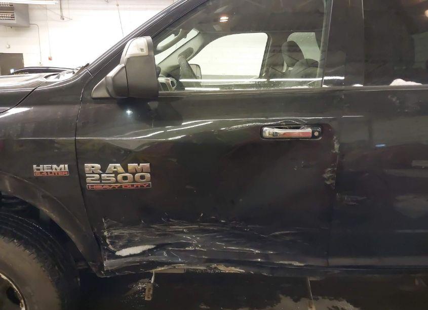 Photo 6 of 2018 Ram 2500 SLT 4X4 6'4 BOX (VIN 3C6UR5DJ1JG340513)