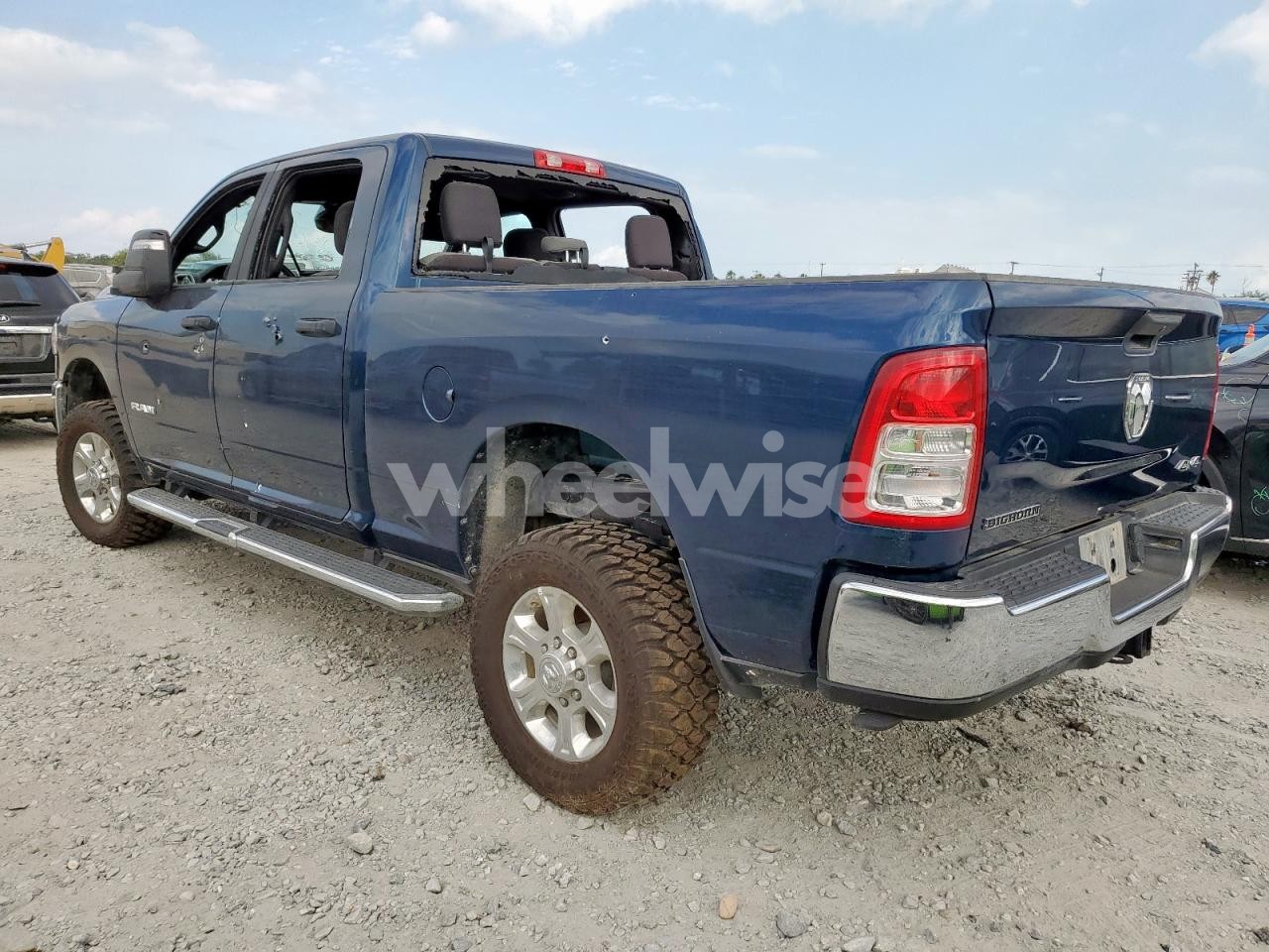 Photo 2 of 2024 RAM 2500 BIG HORN (VIN 3C6UR5DJ1RG413357)