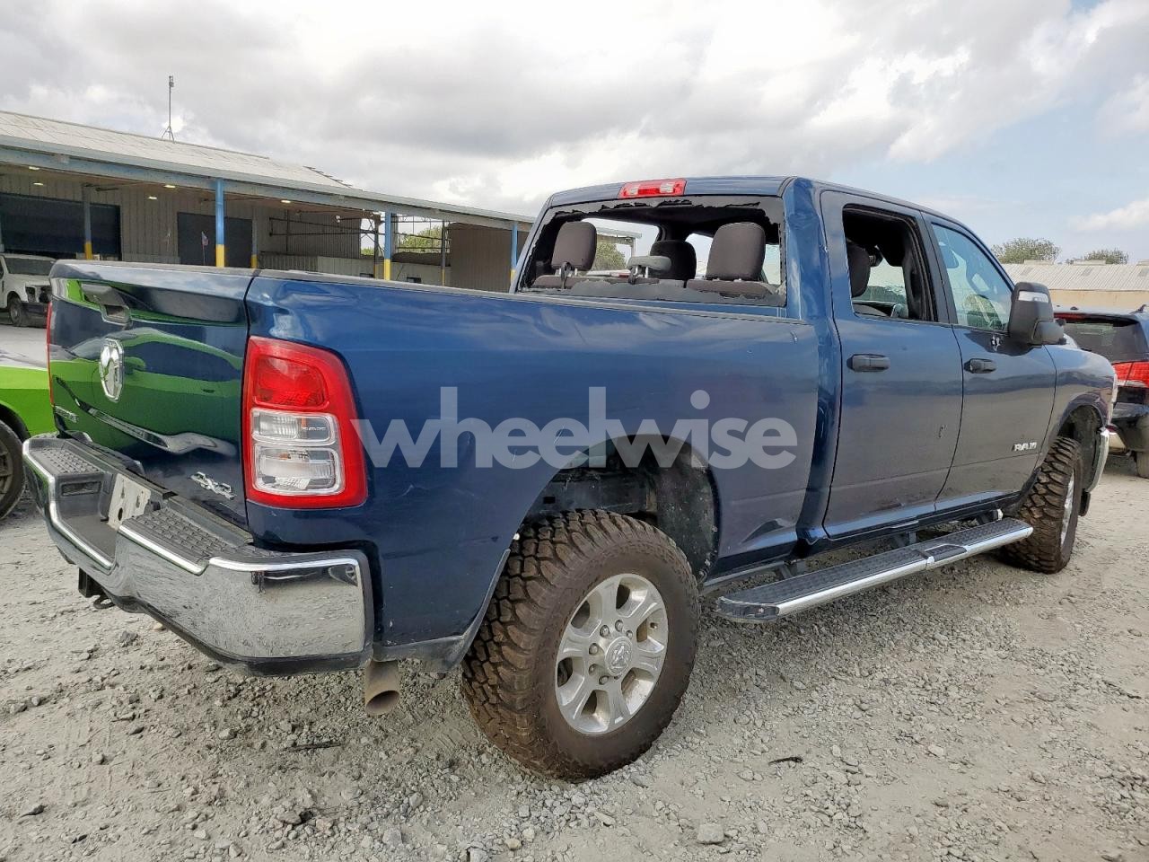 Photo 3 of 2024 RAM 2500 BIG HORN (VIN 3C6UR5DJ1RG413357)