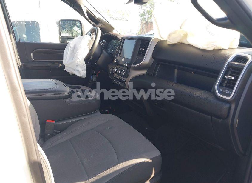 Photo 5 of 2024 Ram 2500 BIG HORN 4X4 6'4 BOX (VIN 3C6UR5DJ3RG366512)