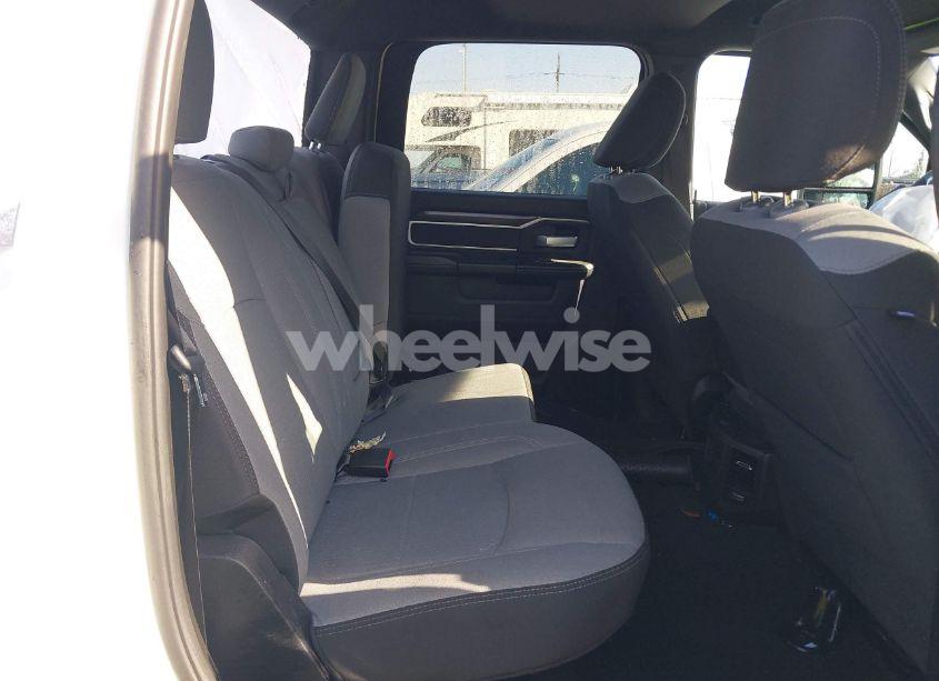 Photo 8 of 2024 Ram 2500 BIG HORN 4X4 6'4 BOX (VIN 3C6UR5DJ3RG366512)